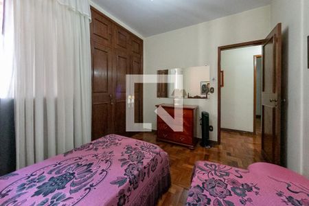 Casa à venda com 310m², 6 quartos e 4 vagasQuarto 3