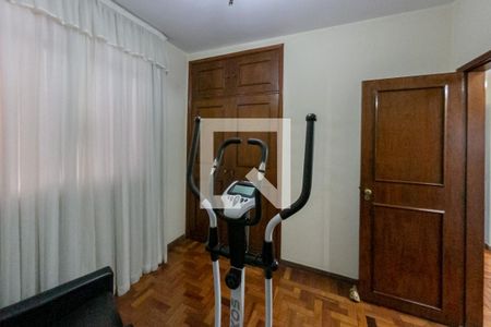 Casa à venda com 310m², 6 quartos e 4 vagasQuarto 2