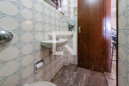 Casa à venda com 310m², 6 quartos e 4 vagasBanheiro Social 2