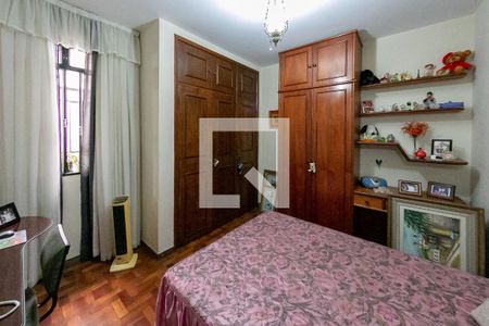 Casa à venda com 310m², 6 quartos e 4 vagasQuarto 1