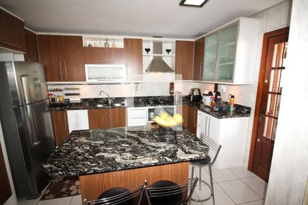 Casa à venda com 276m², 4 quartos e 3 vagas Casa à venda com 276m², 4 quartos e 3 vagasCozinha