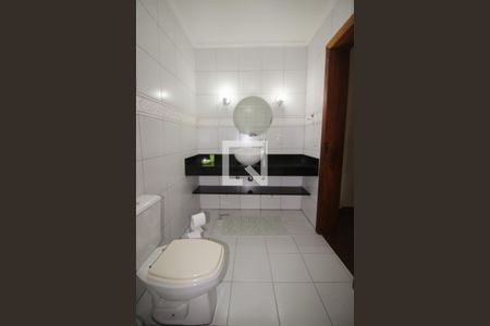 Casa à venda com 276m², 4 quartos e 3 vagas Casa à venda com 276m², 4 quartos e 3 vagasBanheiro da Suíte 2