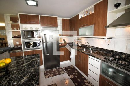 Casa à venda com 276m², 4 quartos e 3 vagas Casa à venda com 276m², 4 quartos e 3 vagasCozinha