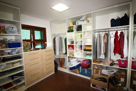 Casa à venda com 276m², 4 quartos e 3 vagas Casa à venda com 276m², 4 quartos e 3 vagasCloset da suíte 2