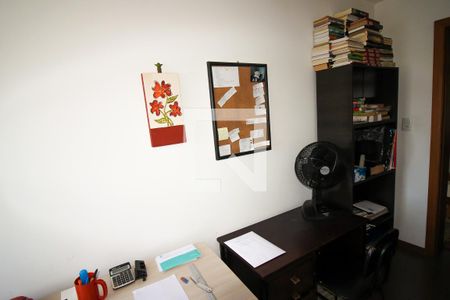 Casa à venda com 276m², 4 quartos e 3 vagas Casa à venda com 276m², 4 quartos e 3 vagasEscritório