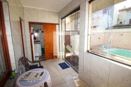 Casa à venda com 276m², 4 quartos e 3 vagas Casa à venda com 276m², 4 quartos e 3 vagasÁrea de Serviço