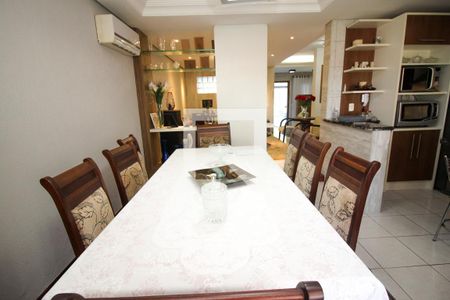 Casa à venda com 276m², 4 quartos e 3 vagas Casa à venda com 276m², 4 quartos e 3 vagasSala de Jantar