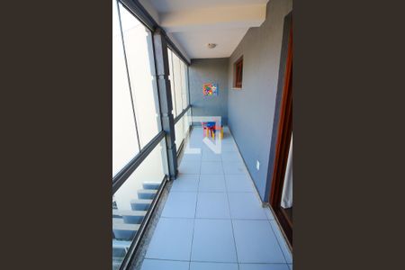 Casa à venda com 276m², 4 quartos e 3 vagas Casa à venda com 276m², 4 quartos e 3 vagasSacada