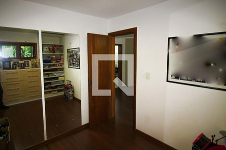Casa à venda com 276m², 4 quartos e 3 vagas Casa à venda com 276m², 4 quartos e 3 vagasCloset da suíte 2