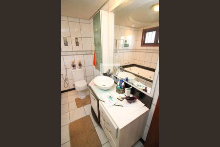 Casa à venda com 276m², 4 quartos e 3 vagas Casa à venda com 276m², 4 quartos e 3 vagasBanheiro da Suíte 1