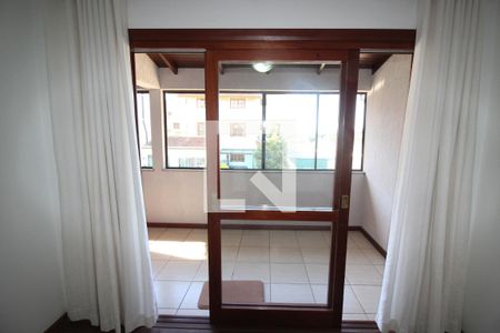 Casa à venda com 276m², 4 quartos e 3 vagas Casa à venda com 276m², 4 quartos e 3 vagasVista do quarto 2