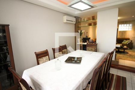 Casa à venda com 276m², 4 quartos e 3 vagas Casa à venda com 276m², 4 quartos e 3 vagasSala de Jantar