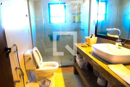 Casa à venda com 276m², 4 quartos e 3 vagas Casa à venda com 276m², 4 quartos e 3 vagasBanheiro Social