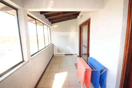 Casa à venda com 276m², 4 quartos e 3 vagas Casa à venda com 276m², 4 quartos e 3 vagasSacada