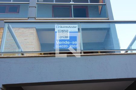 Casa à venda com 276m², 4 quartos e 3 vagas Casa à venda com 276m², 4 quartos e 3 vagasFachada