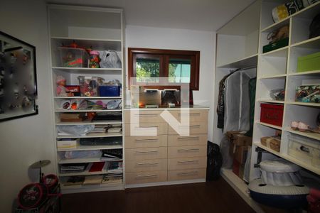 Casa à venda com 276m², 4 quartos e 3 vagas Casa à venda com 276m², 4 quartos e 3 vagasCloset da suíte 2