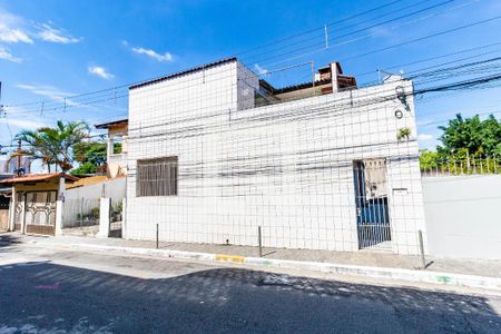 Casa à venda com 230m², 4 quartos e 8 vagas Casa à venda com 230m², 4 quartos e 8 vagasFachada