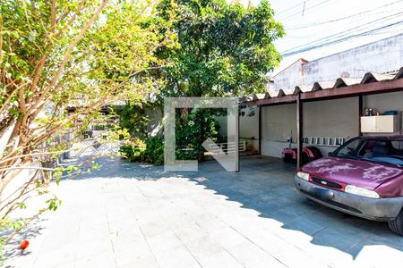 Casa à venda com 230m², 4 quartos e 8 vagas Casa à venda com 230m², 4 quartos e 8 vagasGaragem