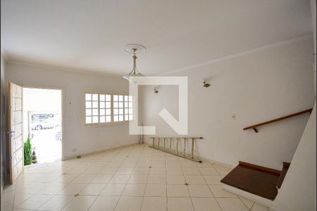 Sala de casa à venda com 3 quartos, 250m² em Vila Monumento, São Paulo