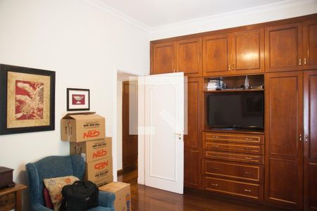 Casa à venda com 328m², 4 quartos e 4 vagas Casa à venda com 328m², 4 quartos e 4 vagasQuarto 1 - Suíte