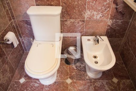 Casa à venda com 328m², 4 quartos e 4 vagas Casa à venda com 328m², 4 quartos e 4 vagasDetalhe do banheiro