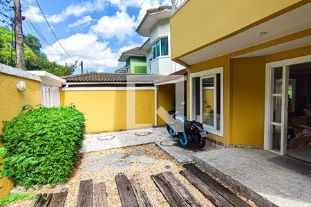 Casa para alugar com 300m², 6 quartos e 1 vaga Casa para alugar com 300m², 6 quartos e 1 vagaÁrea Externa