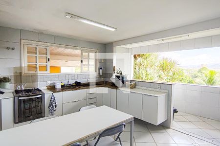 Casa para alugar com 300m², 6 quartos e 1 vaga Casa para alugar com 300m², 6 quartos e 1 vagaCozinha e Área de Serviço
