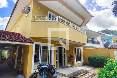Casa para alugar com 300m², 6 quartos e 1 vaga Casa para alugar com 300m², 6 quartos e 1 vagaÁrea Externa