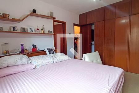 Casa de condomínio à venda com 400m², 4 quartos e 4 vagas Casa de condomínio à venda com 400m², 4 quartos e 4 vagasSuíte