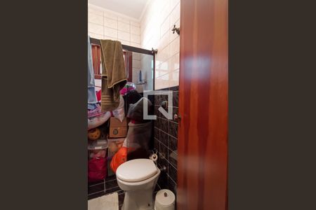 Casa de condomínio à venda com 400m², 4 quartos e 4 vagas Casa de condomínio à venda com 400m², 4 quartos e 4 vagasBanheiro social