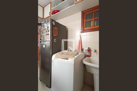 Casa de condomínio à venda com 400m², 4 quartos e 4 vagas Casa de condomínio à venda com 400m², 4 quartos e 4 vagasÁrea de serviço