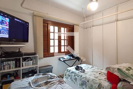 Casa de condomínio à venda com 400m², 4 quartos e 4 vagas Casa de condomínio à venda com 400m², 4 quartos e 4 vagasQuarto