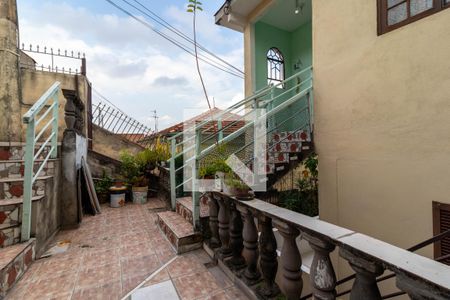 Casa à venda com 180m², 5 quartos e 1 vaga Casa à venda com 180m², 5 quartos e 1 vagaQuintal Frontal