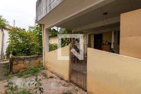 Casa à venda com 180m², 5 quartos e 1 vaga Casa à venda com 180m², 5 quartos e 1 vagaQuintal dos Fundos