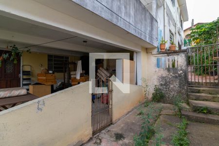 Casa à venda com 180m², 5 quartos e 1 vaga Casa à venda com 180m², 5 quartos e 1 vagaQuintal dos Fundos