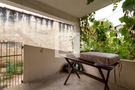 Casa à venda com 180m², 5 quartos e 1 vaga Casa à venda com 180m², 5 quartos e 1 vagaQuintal dos Fundos