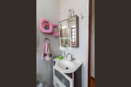 Casa à venda com 180m², 5 quartos e 1 vaga Casa à venda com 180m², 5 quartos e 1 vagaBanheiro 1