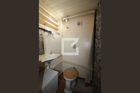 Casa à venda com 412m², 4 quartos e 5 vagasBanheiro inferior 1