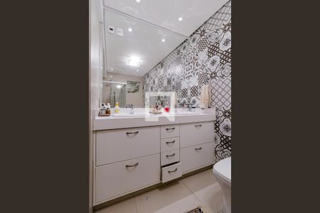 Apartamento à venda com 168m², 3 quartos e 2 vagas Apartamento à venda com 168m², 3 quartos e 2 vagasBanheiro da Suíte 1