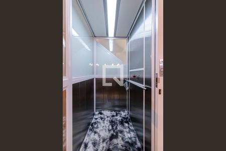 Apartamento à venda com 168m², 3 quartos e 2 vagas Apartamento à venda com 168m², 3 quartos e 2 vagasElevador