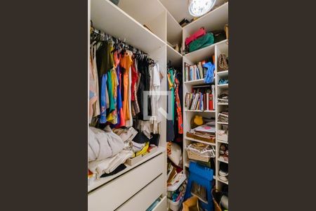 Apartamento à venda com 168m², 3 quartos e 2 vagas Apartamento à venda com 168m², 3 quartos e 2 vagasCloset da Suíte 1