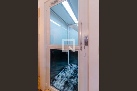 Apartamento à venda com 168m², 3 quartos e 2 vagas Apartamento à venda com 168m², 3 quartos e 2 vagasElevador