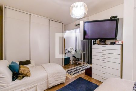 Apartamento à venda com 168m², 3 quartos e 2 vagas Apartamento à venda com 168m², 3 quartos e 2 vagasSuíte 1
