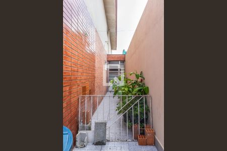Casa à venda com 126m², 2 quartos e 2 vagasCorredor externo