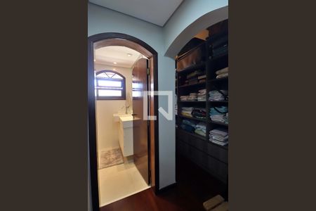 Casa à venda com 316m², 3 quartos e 6 vagasCloset