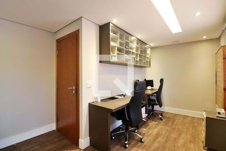 Casa à venda com 316m², 3 quartos e 6 vagasEscritório