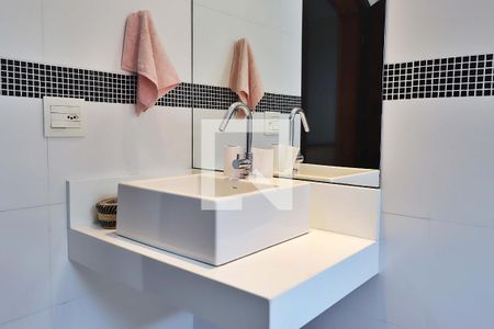 Casa à venda com 316m², 3 quartos e 6 vagasBanheiro Social