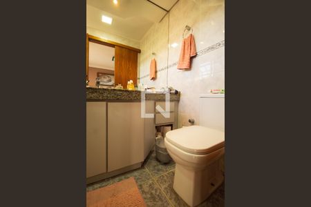 Casa de condomínio à venda com 174m², 4 quartos e 3 vagas Casa de condomínio à venda com 174m², 4 quartos e 3 vagasBanheiro da Suíte