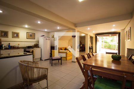 Casa de condomínio à venda com 174m², 4 quartos e 3 vagas Casa de condomínio à venda com 174m², 4 quartos e 3 vagasÁrea Gourmet