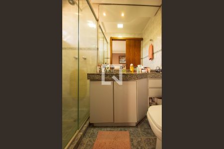 Casa de condomínio à venda com 174m², 4 quartos e 3 vagas Casa de condomínio à venda com 174m², 4 quartos e 3 vagasBanheiro da Suíte